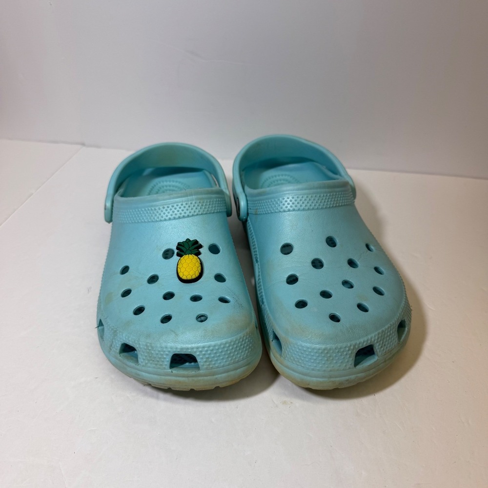Crocs Classic Clogs Light Blue Aqua Women 8 Men 6 Pineapple Jibbitz Charm - Picture 4 of 9